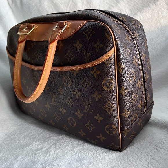 Authentic Deauville Handbag LV - Picture 5 of 10